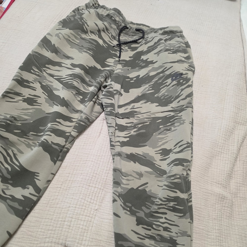 Nike Mens Tech Fleece Joggers Large Printed Camouflage Style Iconic